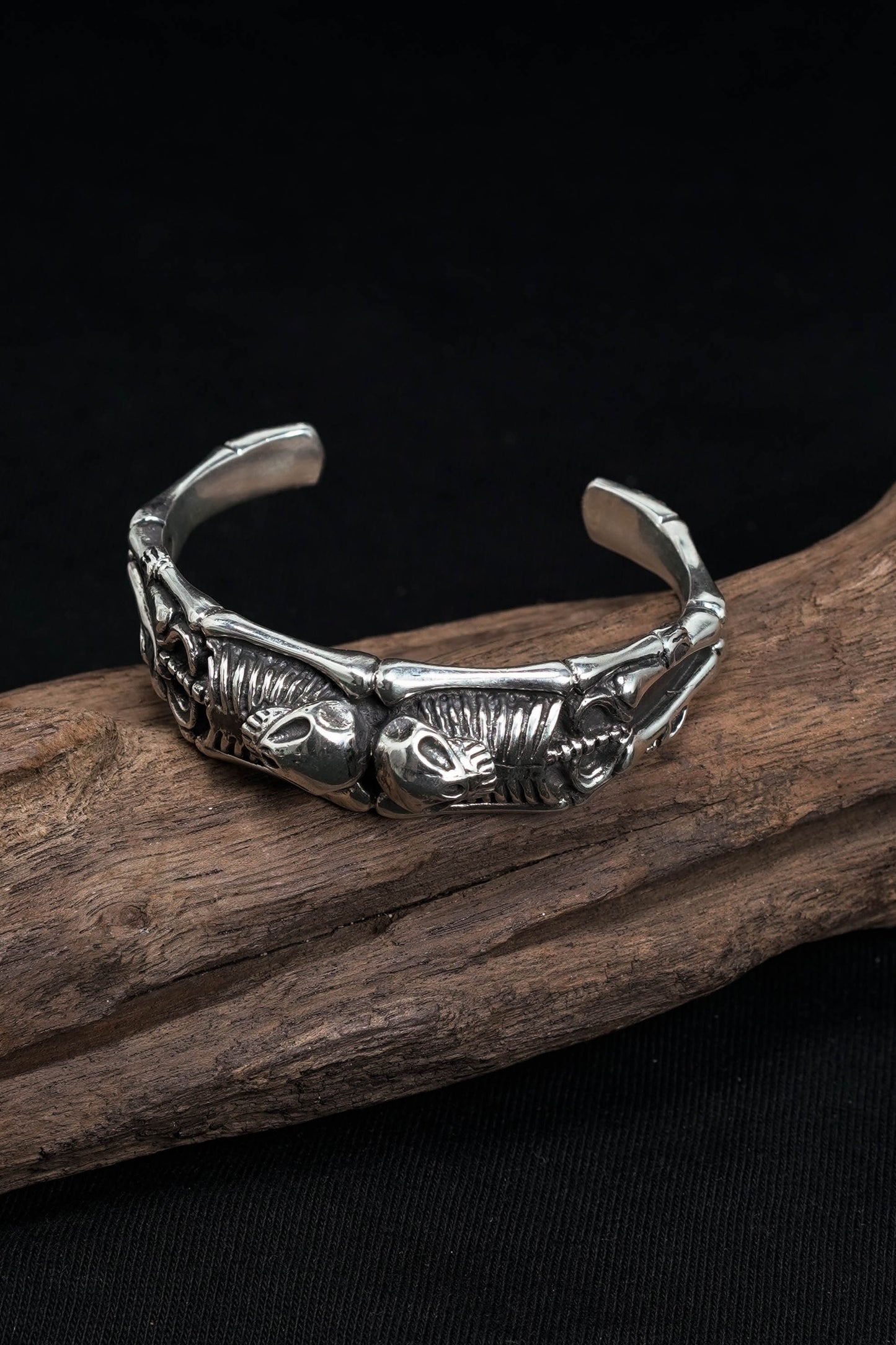 Retro Silver Double Skull Open Bracelet