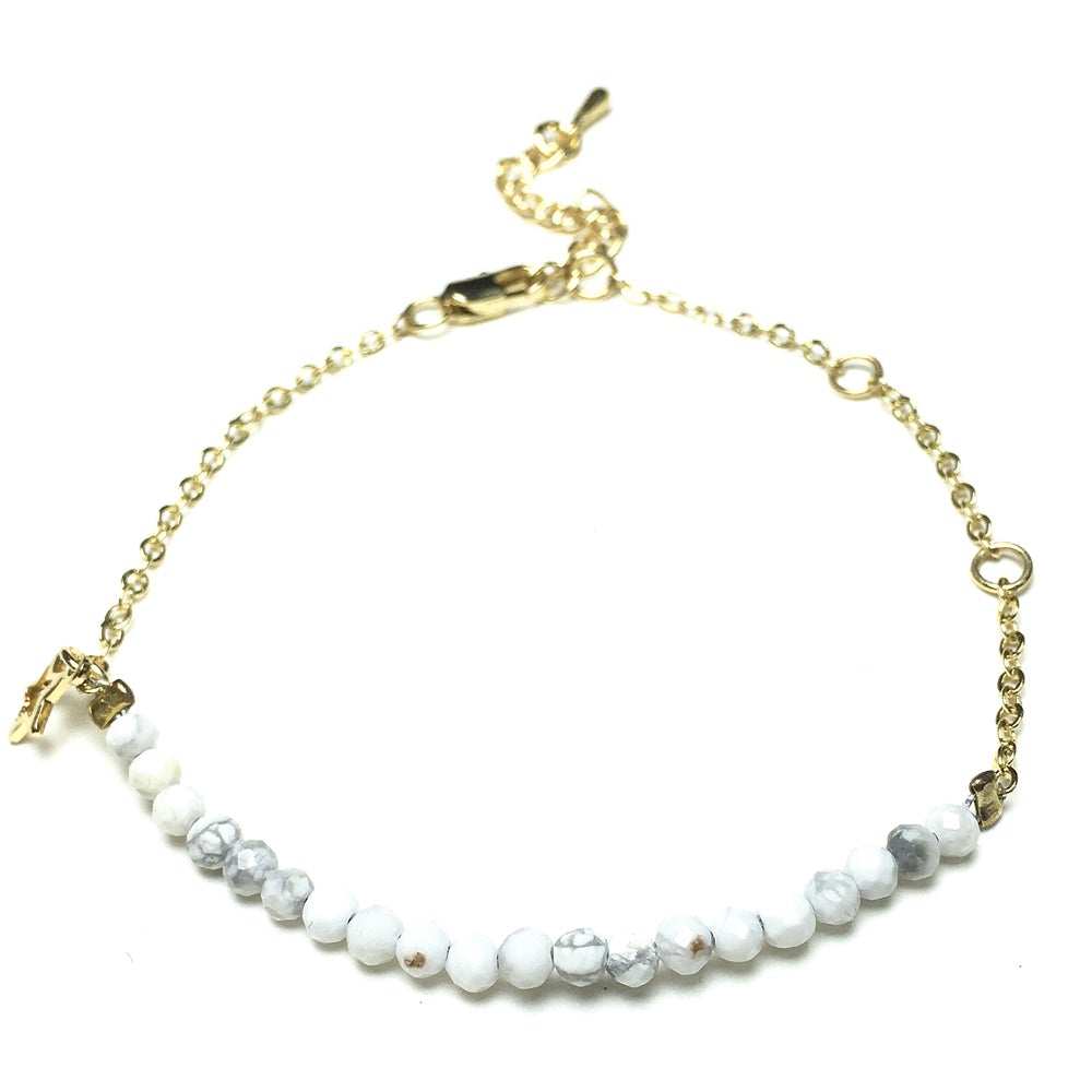 Howlite Gemstone Adjustable Bracelet Tiny Beads Gemstone Gold Plated Chain Linked Bracelet for Women