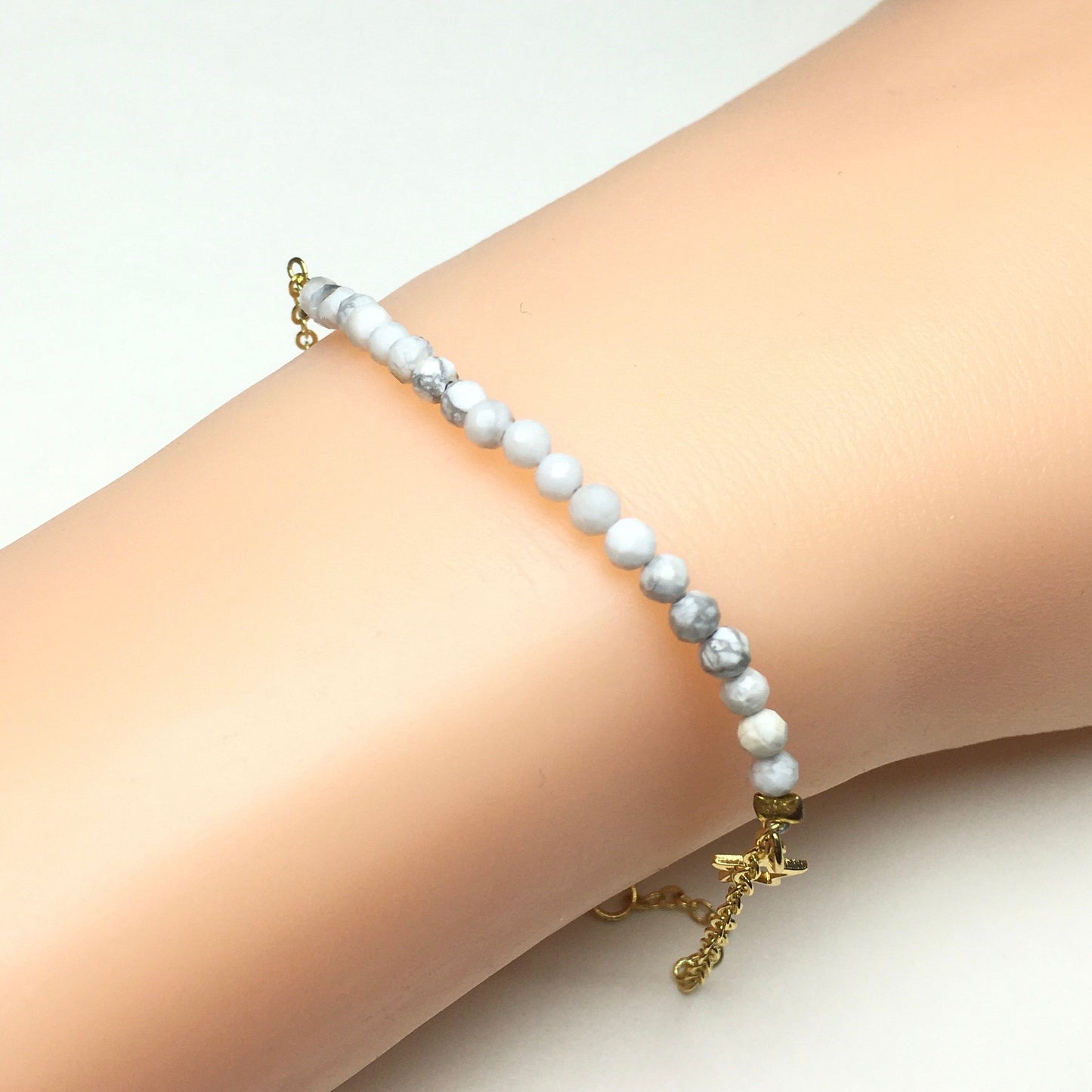 Howlite Gemstone Adjustable Bracelet Tiny Beads Gemstone Gold Plated Chain Linked Bracelet for Women