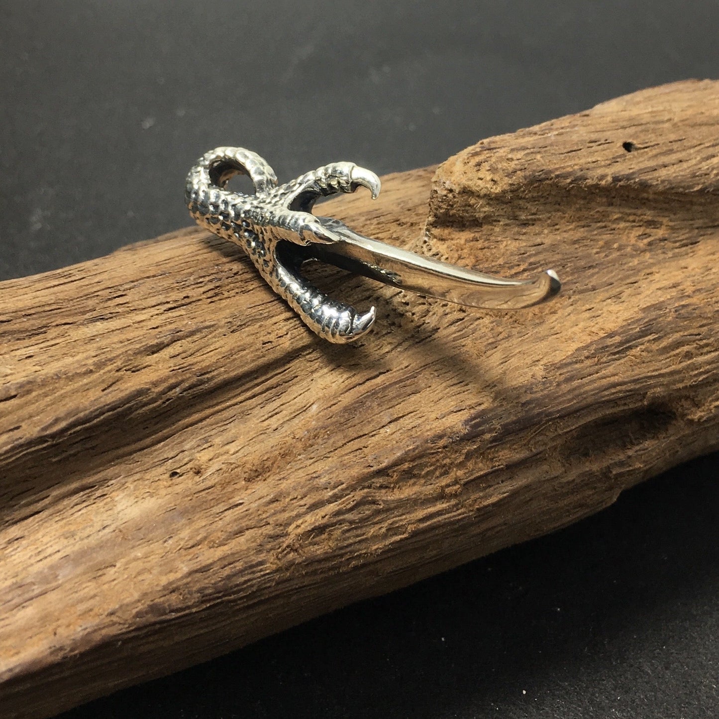 Men's Unique Eagle Claw Sharp Knife Pendant Retro Punk Party Locomotive Rider Domineering Jewelry