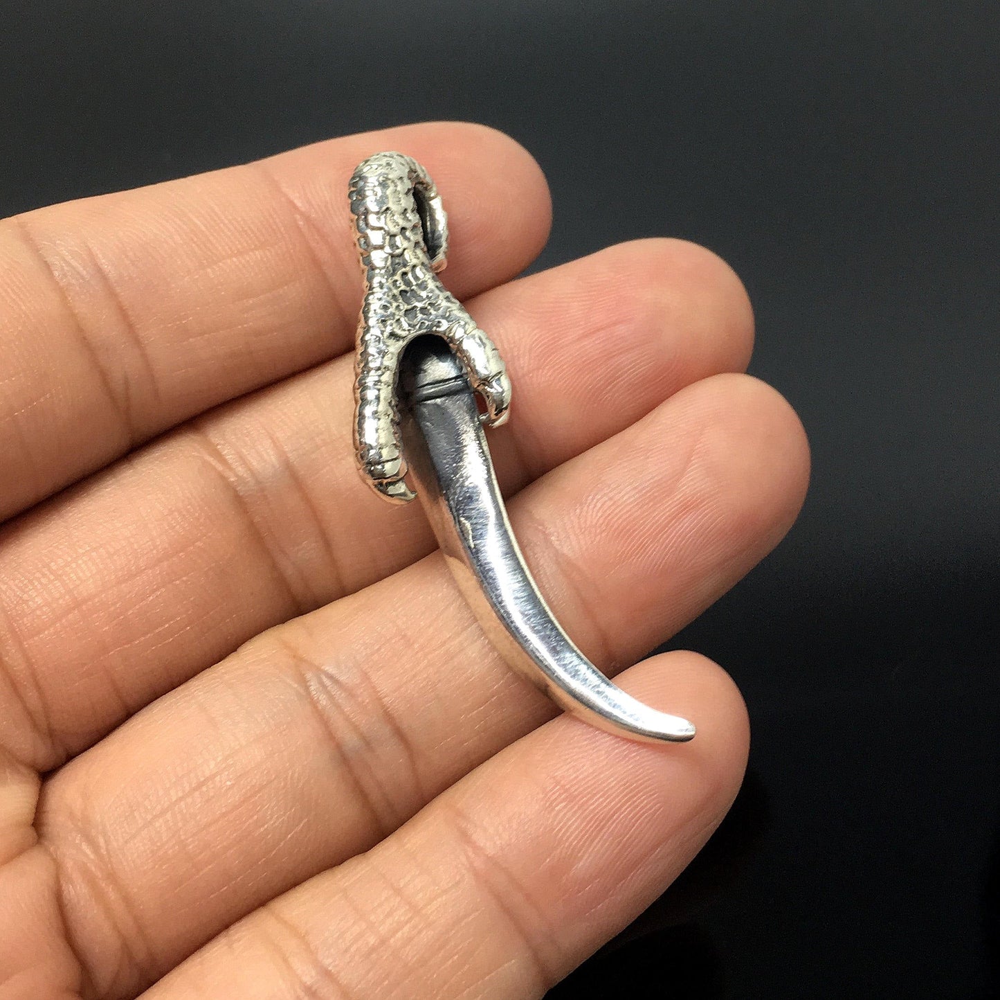 Men's Unique Eagle Claw Sharp Knife Pendant Retro Punk Party Locomotive Rider Domineering Jewelry