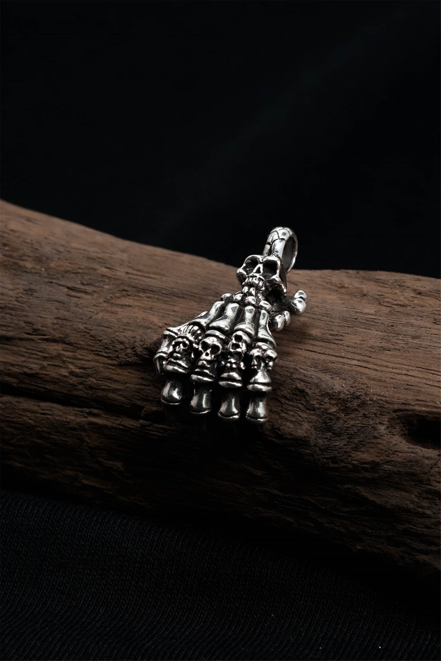 Retro 925 Sterling Silver Skull Hands Pendant