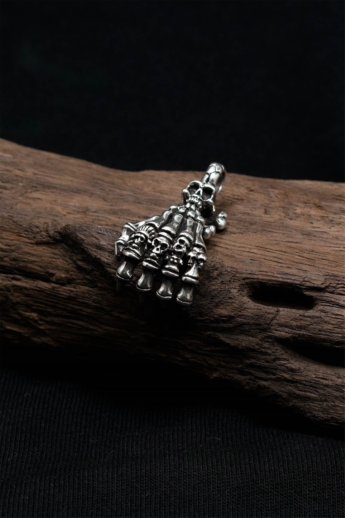 Retro 925 Sterling Silver Skull Hands Pendant