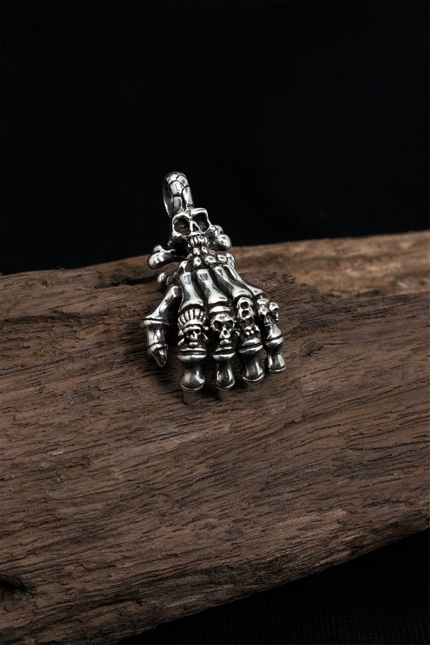 Retro 925 Sterling Silver Skull Hands Pendant