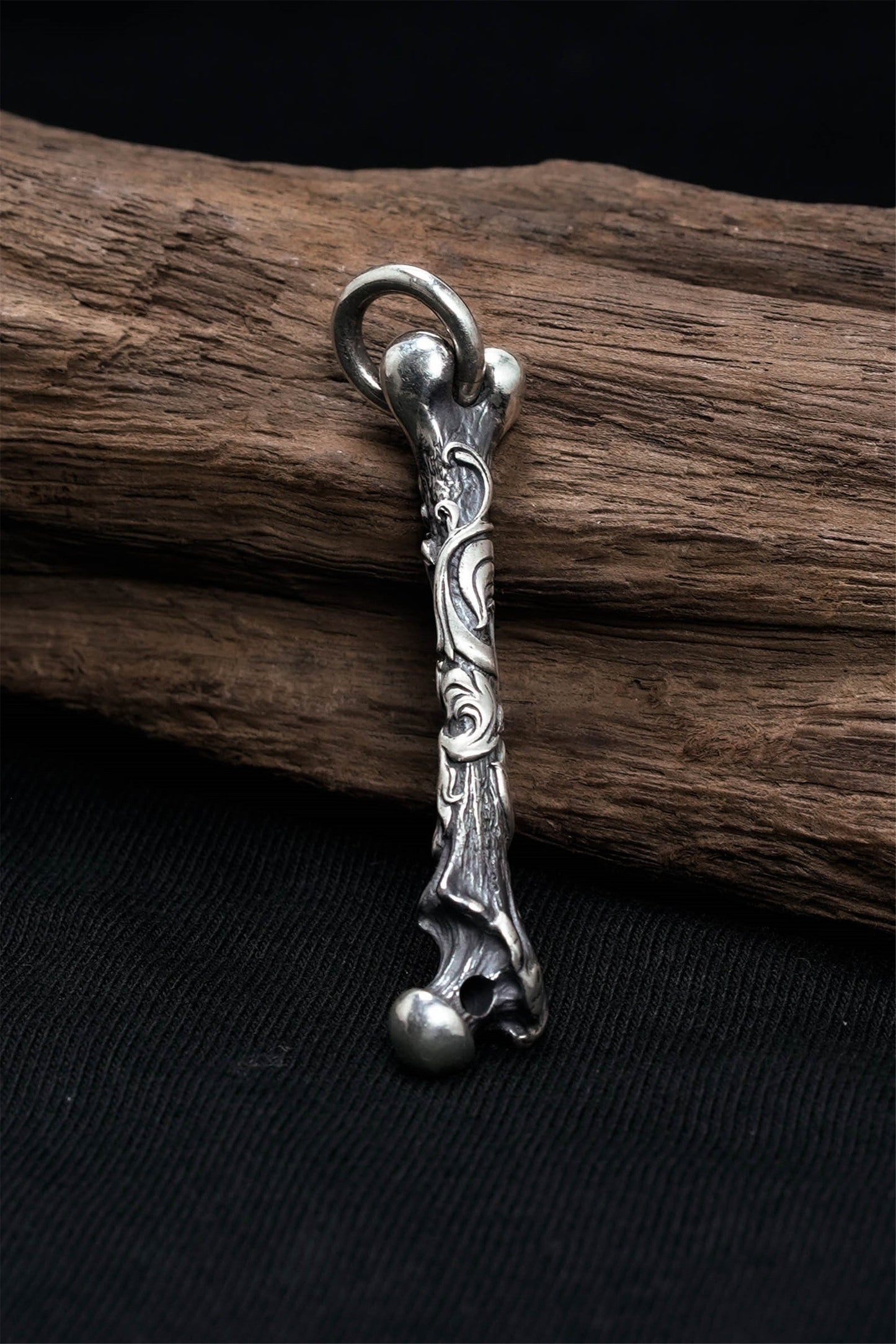 Retro Silver Animal Bone Pendant