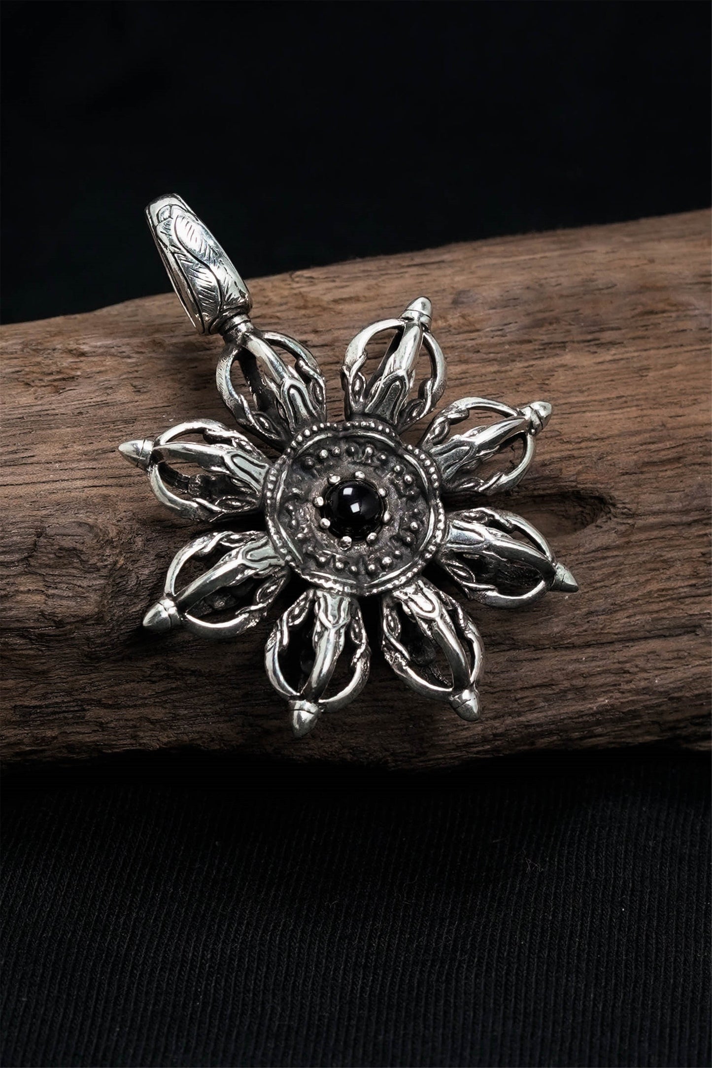 Retro Silver Stone Flower Pendant