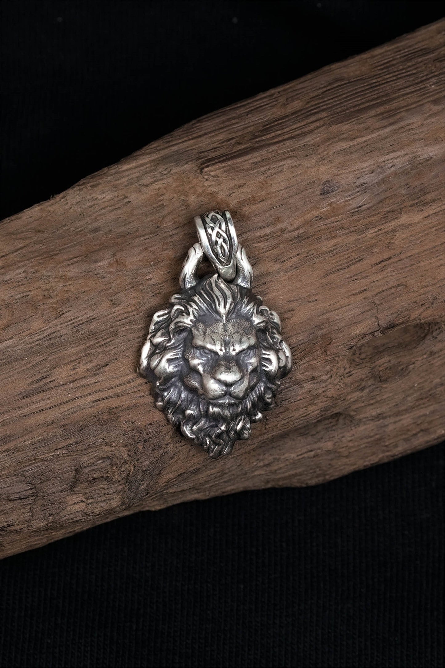 Antique Silver Lion Head Pendant